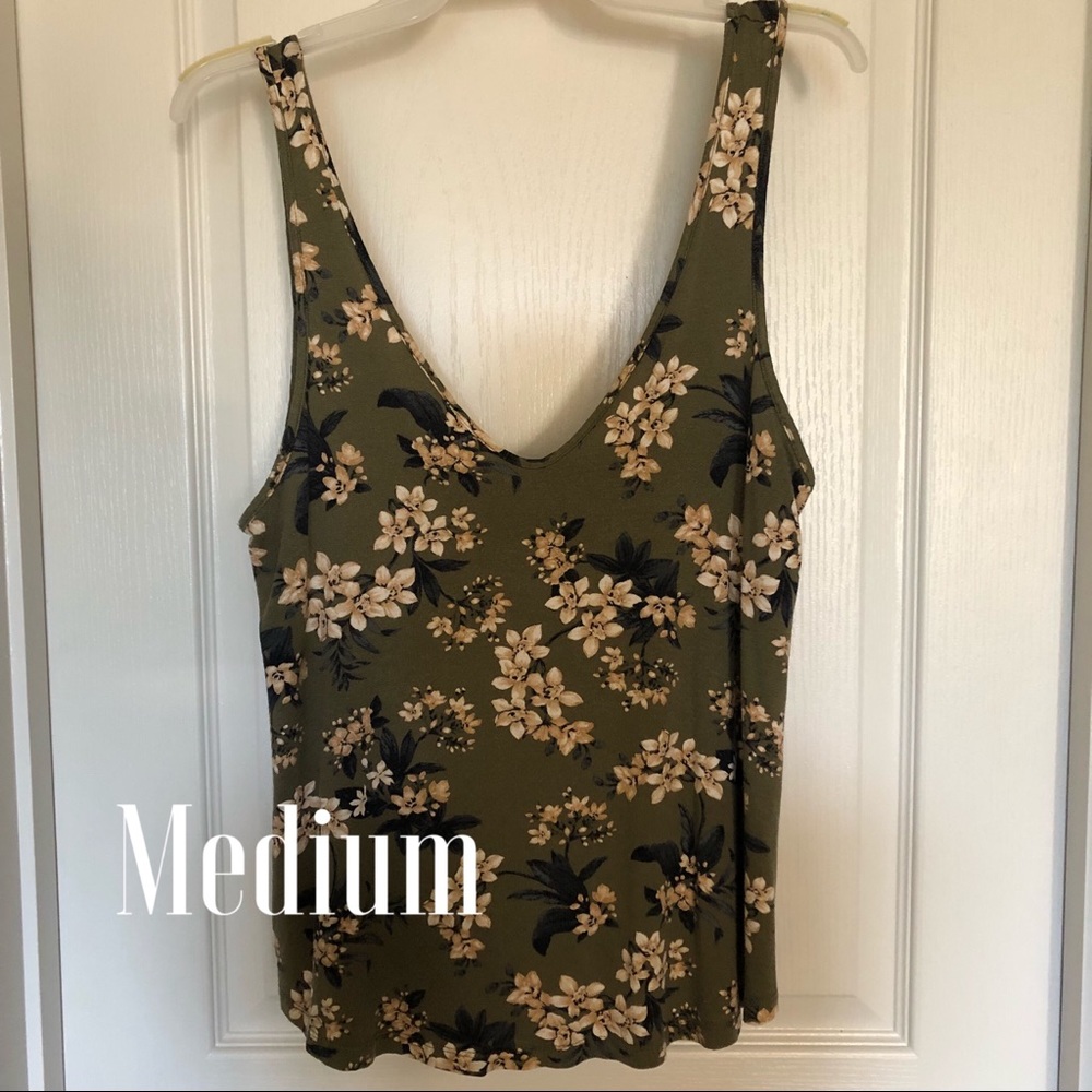🚫🚫SOLD🚫🚫OLIVE GREEN FLORAL TANK-MEDIUM